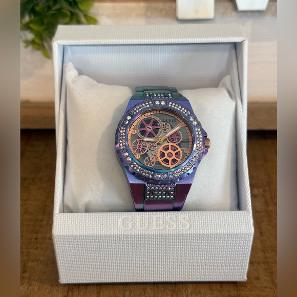Rare NWT Guess Reveal Iridescent Women's Watch Hard To Find - Picture 1 of 5